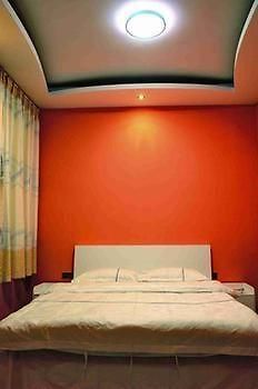 Yiguangnian Fashion Hotel Фенян Екстериор снимка